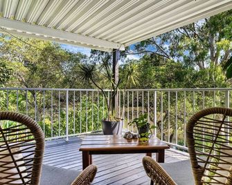 Riverfront Oasis in Elanora - Coolangatta - Varanda