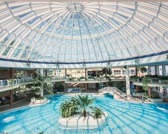 App. with elevator + gr. Balcony + WLAN + 2 bicycles + beach chair package possible - Lübeck - Pool