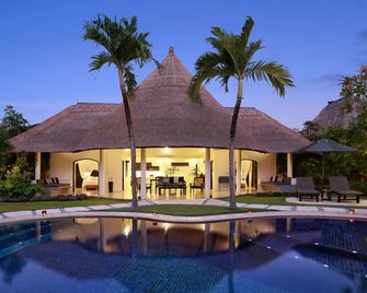 Impiana Private Villas Seminyak - Kuta - Habitación