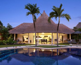 Impiana Private Villas Seminyak - Kuta - Schlafzimmer