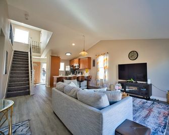 Spacious 3-bedroom townhome in gorgeous Denver, 10mls away to Denver Airport - Denver - Sala de estar
