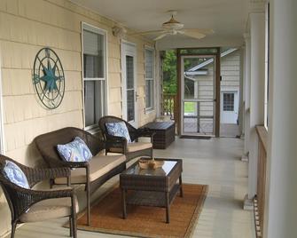 10 Acre 3 BR Waterfront Retreat on Thicket Creek has dock & neighborhood beach - Onancock - Sala de estar