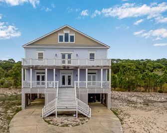 Purple Parrot - 3 Levels Of Fun! Large Beachhouse With Game Room, Pool Access - Dauphin Island - Edificio