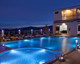 Purest Hotel Sungai Petani - Sungai Petani - Pool