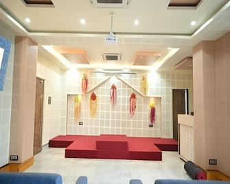Hotel Lee Palace - Biswanath Chariali - Lobby