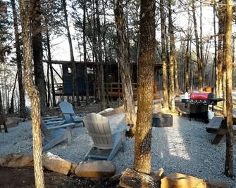 Modern High End Cabin #2 on Horsehead Lake - Clarksville - Patio