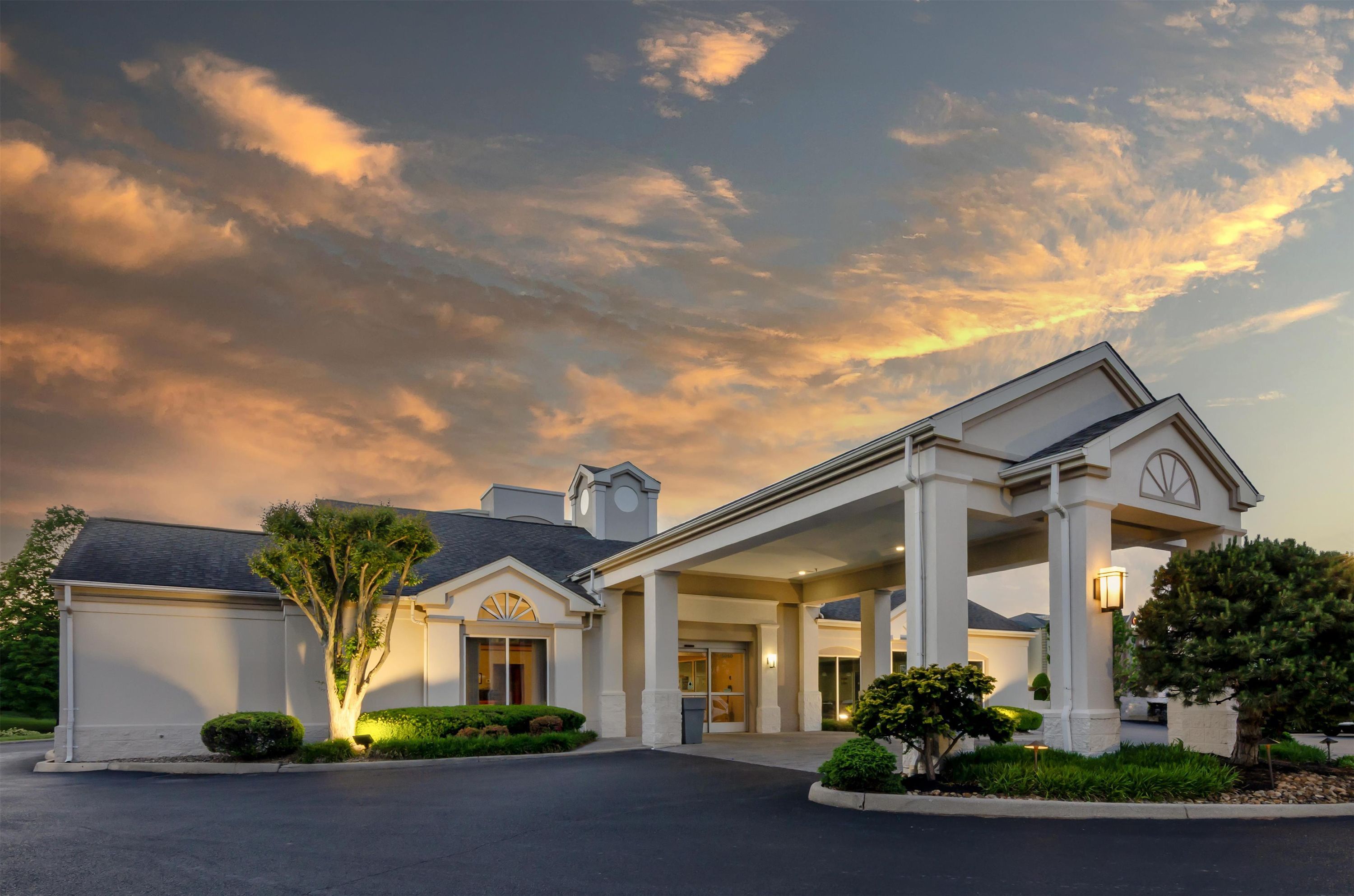 Best Western Plus Inn at Valley View - Roanoke - Rakennus