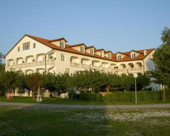 Seehotel Herlinde - Podersdorf am See - Edificio