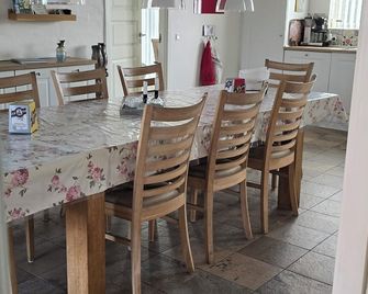 Sov Godt i Arnborg Bed & Breakfast - Herning - Ruokailuhuone