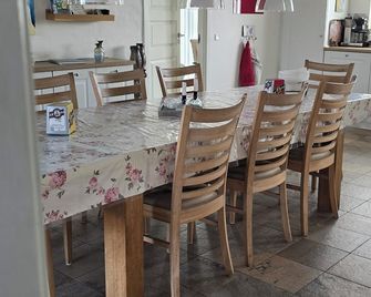 Sov Godt i Arnborg Bed & Breakfast - Herning - Dining room