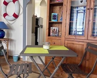 Gîte 2 Personnes Semur en Auxois Centre - Semur-en-Auxois - Dining room