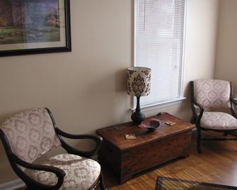 Charming Apartment in the Heart of Gettysburg! - Gettysburg - Living room