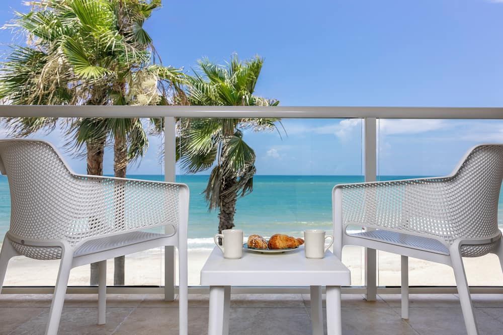 أوشن بريز إن فيرو بيتش