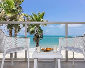 Ocean Breeze Inn Vero Beach - וורו ביץ' - מרפסת