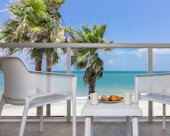 Ocean Breeze Inn Vero Beach - וורו ביץ' - מרפסת