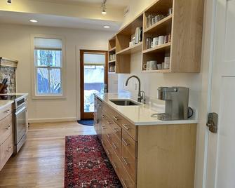 Lanesboro House - Lanesboro - Kitchen