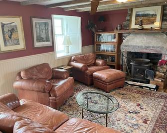5 BR Water Front House on 700 Acre Nature Preserve on 1200 acre Private Island - Cape Vincent - Sala de estar