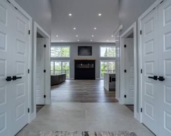 The Zenith |Hot Tub | Lake |Pool Table - Saint-Jean-de-Matha - Коридор