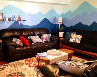 Featured On Mtv ! You Have To See It To Believe It ! Unlike Any Other ! - Haines Falls - Sala de estar