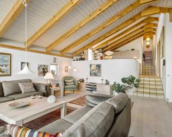 3 Bedroom Beautiful Home In Kalundborg - Kalundborg - Living room