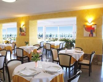 Hotel Strand - Marina di Montenero - Restaurante