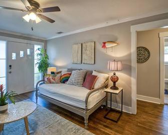 Pineapplefish in Thunderbolt - Savannah - Living room