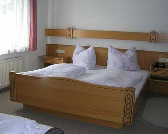 Guesthouse 'Pension Nockspitz' - Type C double room with bath, WC, balcony - Mutters