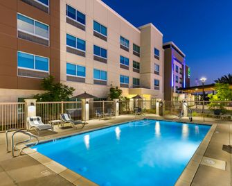 Holiday Inn Express & Suites Moreno Valley - Riverside By IHG - Moreno Valley - Pool
