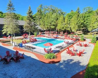 The Stone Gate Resort - Lake George - Pool