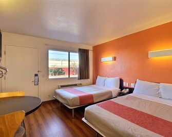 Motel 6 Laredo South - לארדו - חדר שינה
