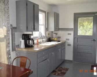 Cozy 3-bedroom house in quite neighborhood. - New Martinsville