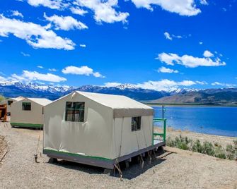 Beautiful Tented Cabin with Stunning Reservoir Views for a Unique Glamping Getaway in Bridgeport, California - Bridgeport