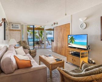 New Top Hawaii Oceanfront 2br/2br With White Sand Beach-Kona Bali Kai 206 - Kailua-Kona - Living room