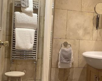 Alexandra Court - Harrogate - Bathroom
