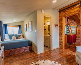 The Four Seasons - A Getaway to White Sands NP and Cloudcroft, NM w/ Hot Tub! - High Rolls Mountain Park - Bedroom