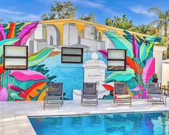 Fun Adventure Luxy Retreat Home! Heated Pool! - Fort Lauderdale - Pool