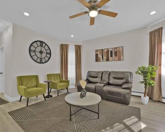 Luxury 2-bedroom apt in NY - Mount Vernon - Living room