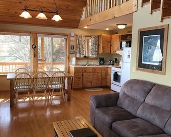 The Yin-Yang: sleep six comfortably! - Cannelton - Living room