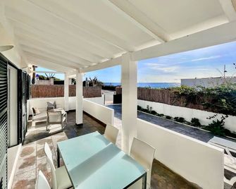 Ideal family home, 100 m walk from the beach, all shops and activities. - San Luis - Balcón