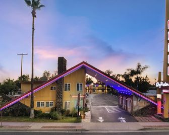 Sky Palm Motel - Orange - Bygning