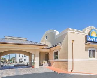 Days Inn by Wyndham Pensacola - Historic Downtown - Pensacola - Edificio