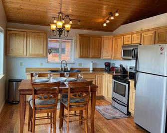 Bear Canyon Cottages - Garden House - Homer - Kitchen