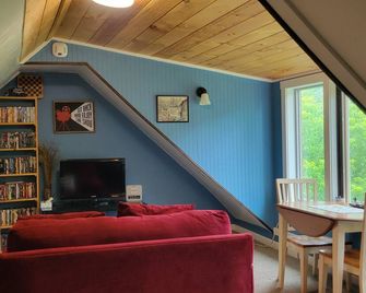 Cozy 1-bedroom loft apartment in lovely Duxbury - Duxbury - Wohnzimmer