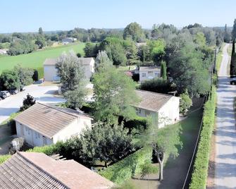 Résidence Vacances Fontenelle - Arles - Vista esterna