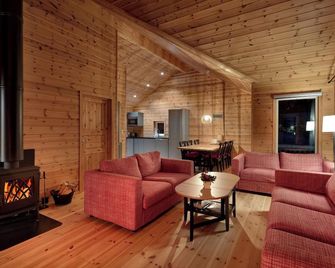 Accessible Nature Cabin with Lake & Mountain Views - Solstråle Hytte - Kviteseid - Sala de estar