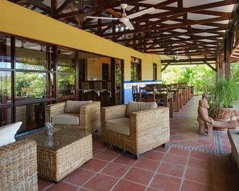 Enjoy up to 7 Homes and 3 separate pools on your very own Private Gated Estate - Tárcoles - Patio