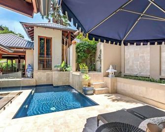 Far Pavilions - An Intimate Bali-style Haven - Port Douglas - Piscina