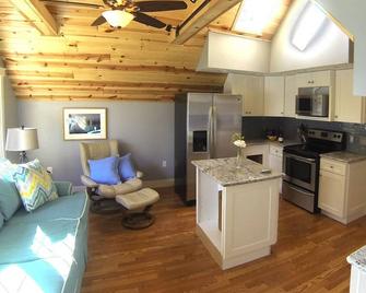 Couples Retreat. Perfect getaway with all the amenities. - Empire - Kitchen