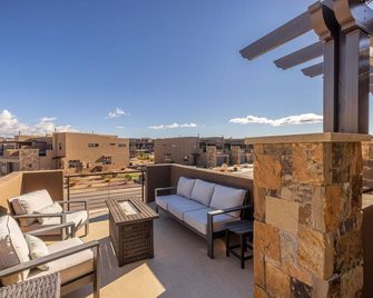 Private Hot Tub & Fire Pit - Sleeps 10 Near Pool - Saint George - Balcony