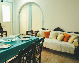 Beautiful House in Tinos - Isternia - Sala de jantar